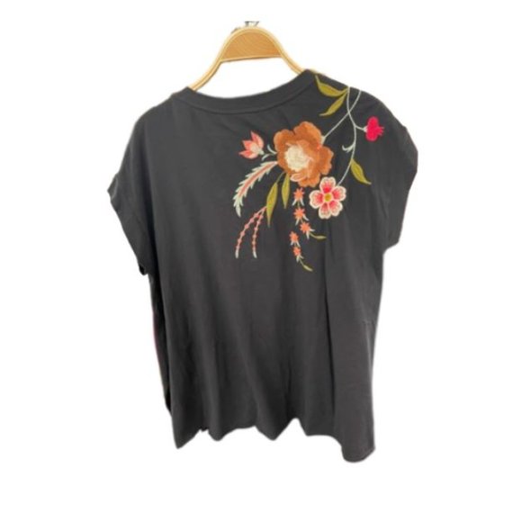 Johnny Was Joya Relaxed Drape Tee Flowers Black Shirt Floral Embroidery Top New - Picture 7 of 8